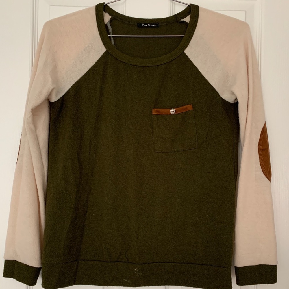 Pink Clover raglan sweater. Size small.